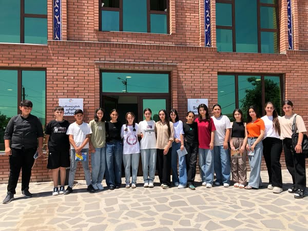 The "Tusi" Mathematics Club held a quiz in the village