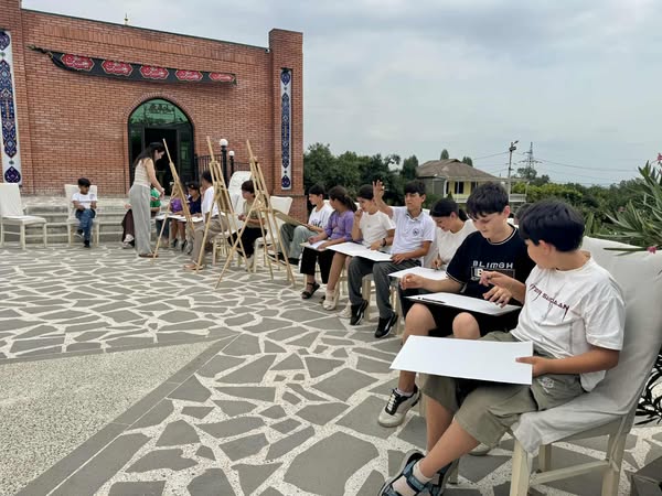 The "Auslandspraktikum" intern conducted a masterclass at the "Center for Development and Education".